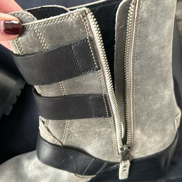 Genuine SOREL Wedge Boots in 7.5 - Picture 8 of 9